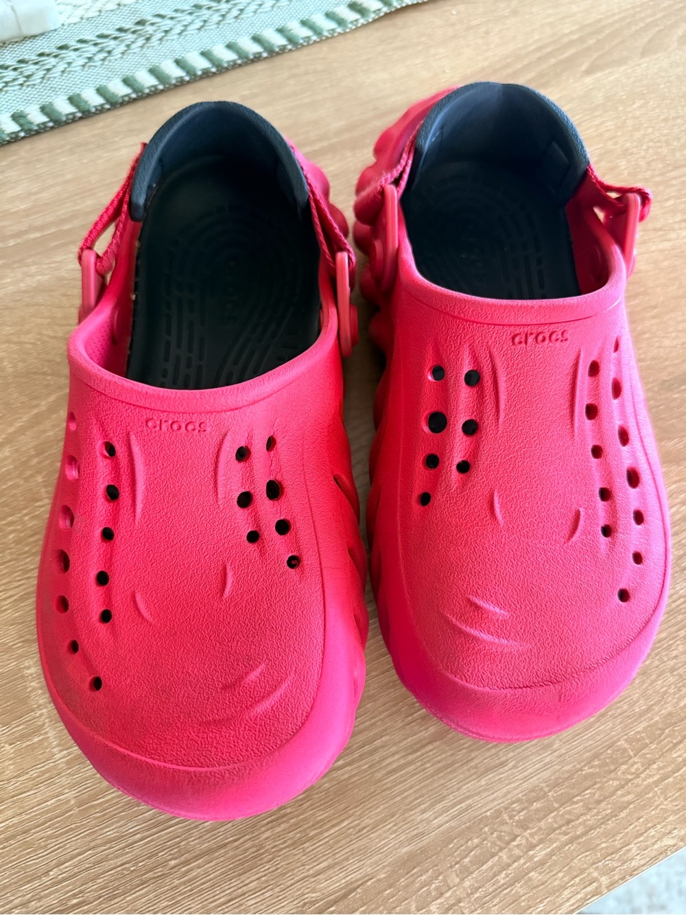CROCS echo Kids Water-Friendly Clog in Bright Red size y 3